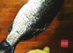 红烧鲫鱼的做法图解1
