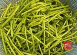 芦蒿炒肉丝的做法图解1