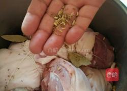高压锅酱肘子的做法图解3
