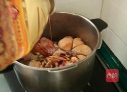 高压锅酱肘子的做法图解7