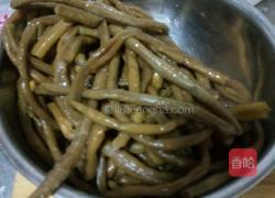 肉末酸豇豆的做法图解1
