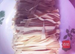 炝拌黄瓜干豆腐的做法图解2