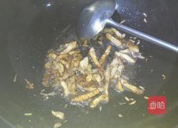 蒜苗炒肉的做法图解3