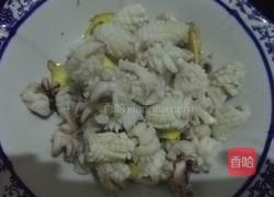 泡椒墨鱼仔的做法图解2