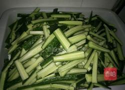 酸辣黄瓜的做法图解1