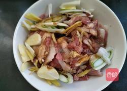 葱爆羊肉的做法图解2