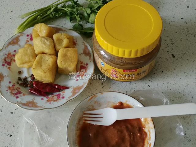 首先准备好全部食材；