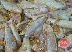 蒜香翅中的做法图解2