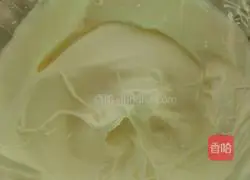 Illustration of how to make raisin and meat floss cake rolls 7