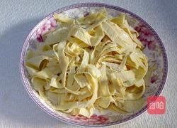 芝麻酱拌黄瓜豆皮的做法图解3