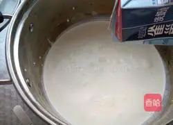 Illustration of how to make cream fruit cake 2