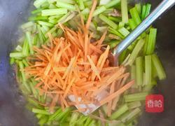 家常炒芹菜的做法图解7