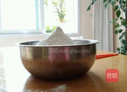 五花肉白菜香菇水饺的做法图解1