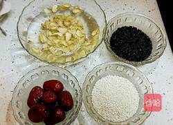 百合黑米养生粥的做法图解1