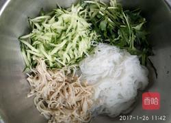 凉拌黄瓜粉丝金针菇的做法图解5