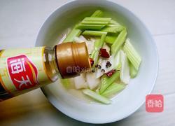 爽口西芹拌萝卜皮的做法图解4