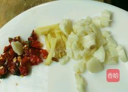 蒜炒腊肉的做法图解2