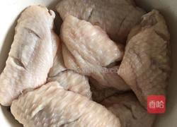 电饭煲焖鸡翅的做法图解1