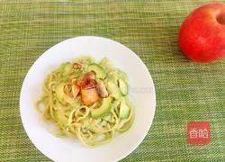 三文鱼牛油果意面的做法图解6