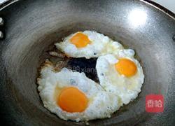 鲫鱼荷包蛋汤的做法图解2