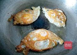 鲫鱼荷包蛋汤的做法图解3