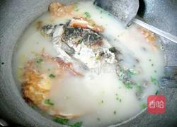 鲫鱼荷包蛋汤的做法图解10