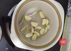 板栗焖鸡的做法图解3