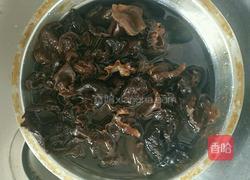 青椒木耳炒肉的做法图解2