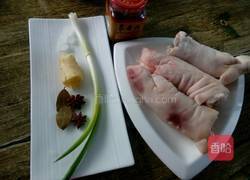 腐乳烧猪蹄的做法图解1