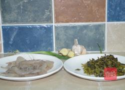 酸菜炒白虾的做法图解1