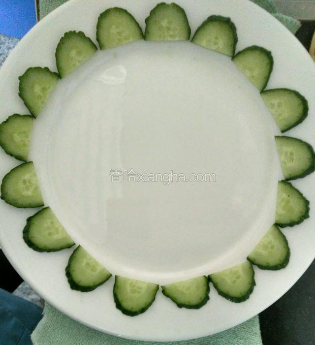装饰盘子。