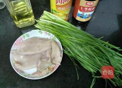 鱿鱼炒韮菜的做法图解1