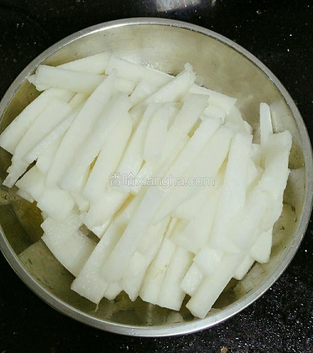 沥水，可用冷白开洗一遍，不洗也行。