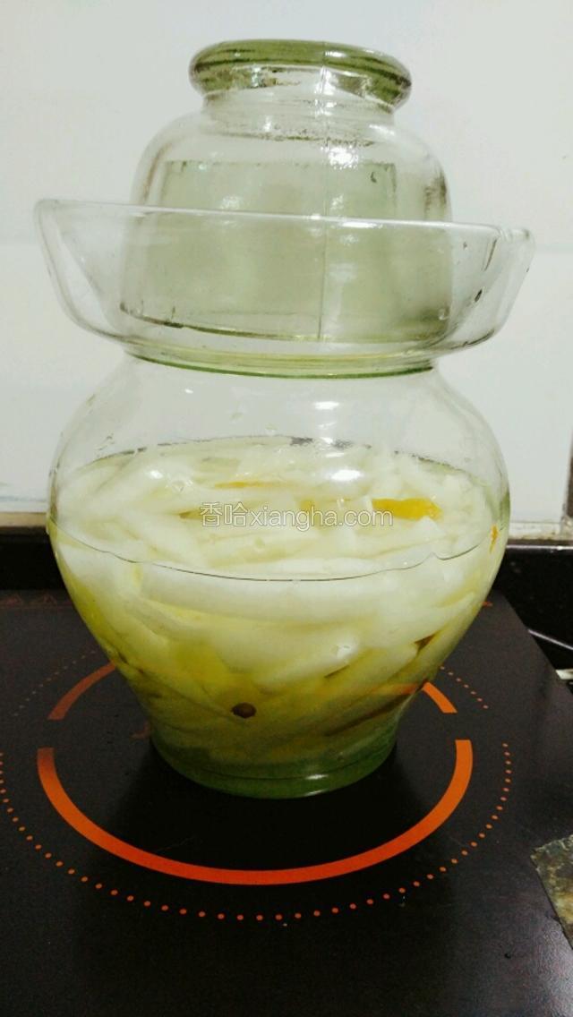 用容器盛起，泡一晚以上。