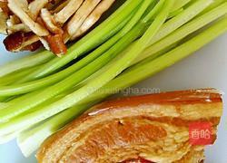 炒卤肉的做法图解1