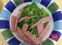 青椒鸡蛋炒火腿的做法图解2