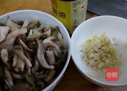 秘制蒜蓉蚝油蘑菇的做法图解1