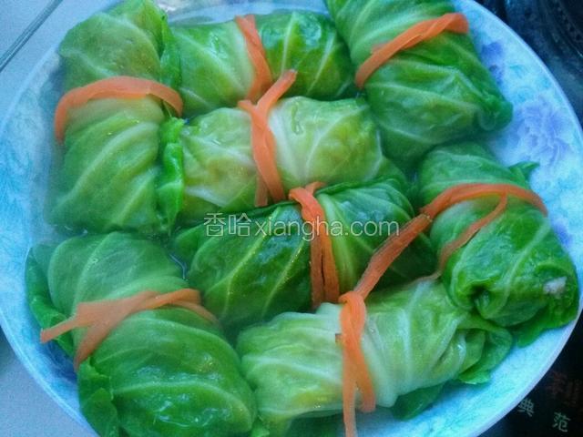 蒸好的肉卷取出来
