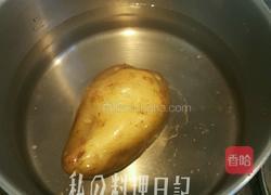 土豆黄瓜红肠色拉的做法图解2