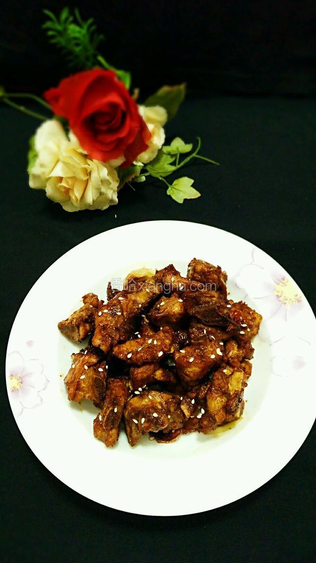 最后撒上芝麻。