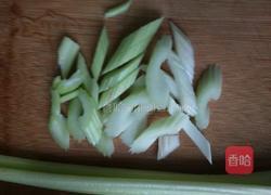 马蹄炒西芹的做法图解3