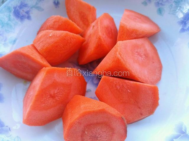 胡萝卜去皮切滚刀块