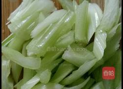 芹菜炒黑木耳的做法图解2