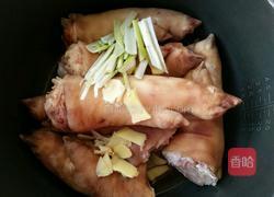 电饭锅酱猪蹄的做法图解3