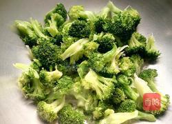 西兰花炒肉的做法图解10