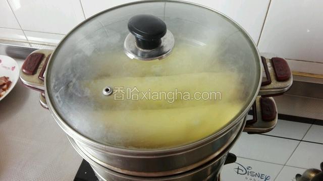 上蒸锅中火蒸二十分钟。