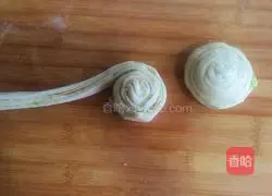 Illustration of making scallion pancake 7