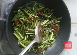 蒜苔炒腊肠的做法图解3