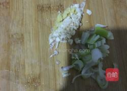 西兰花炒西红柿的做法图解2