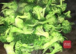 西兰花炒西红柿的做法图解3